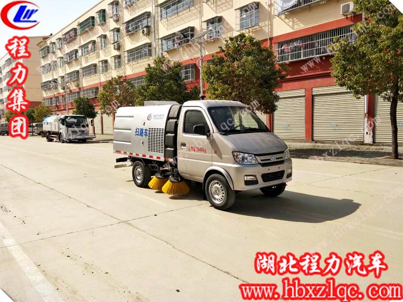“麻雀雖小五臟俱全”的長(zhǎng)安掃路車，適用于窄路段使用