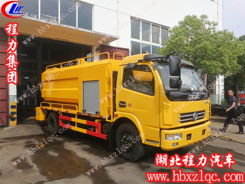 湖北程力集團(tuán)清洗吸污車遠(yuǎn)見聞名，深受廣大客戶追捧的多功能寶車！