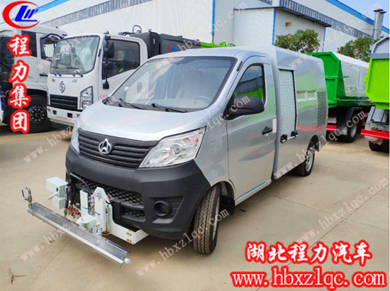 湖北程力專用汽車有限公司長安路面養(yǎng)護車做城市環(huán)境好幫手！