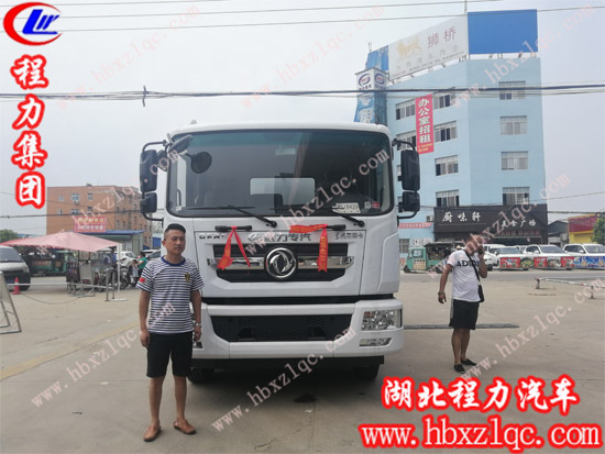 湖南岳陽宋總喜提程力集團(tuán)12方東風(fēng)多利卡D9灑水車一臺！