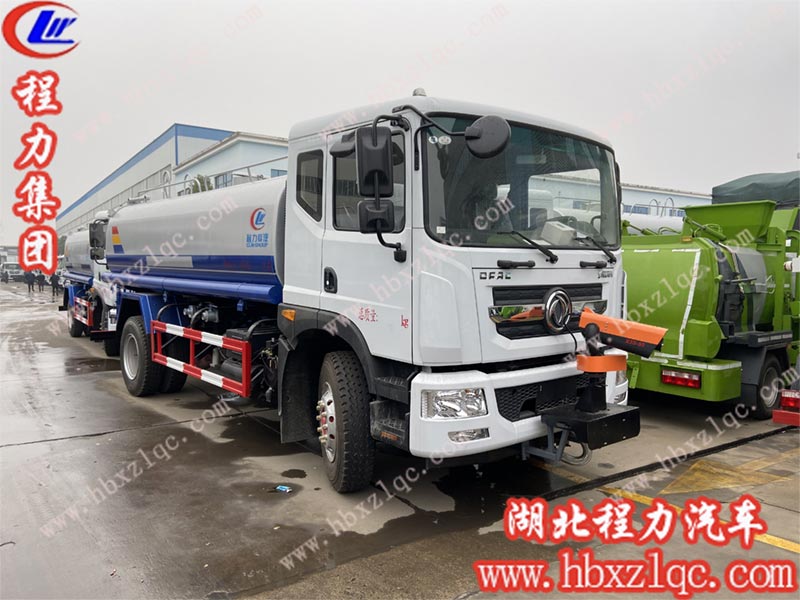 湖北程力集團(tuán)灑水車帶電子炮，輕松實(shí)現(xiàn)雨露均沾