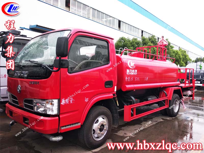 東風(fēng)多功能灑水車(chē)環(huán)衛(wèi)小能手，道路因你而美麗