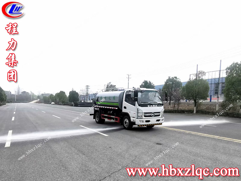 清明煙雨細(xì)——湖北程力凱馬6方灑水車(chē)風(fēng)雨不誤，在線試車(chē)。