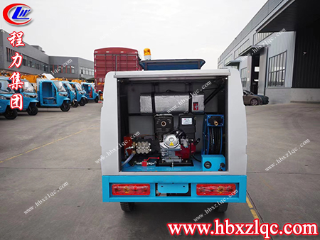 伸縮靈活，可360°旋轉(zhuǎn)，程力牌三輪高壓清洗車(chē)實(shí)現(xiàn)無(wú)死角清洗作業(yè)